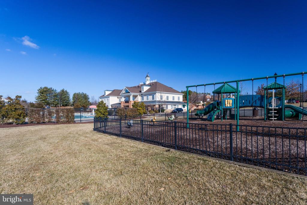 5793 WATERLOO BRIDGE CIRCLE
