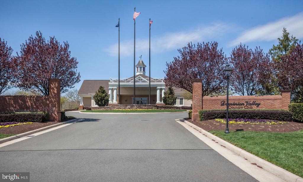 5793 WATERLOO BRIDGE CIRCLE