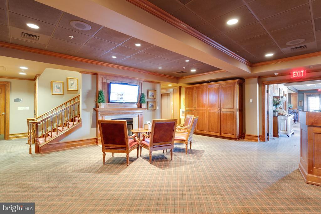 5793 WATERLOO BRIDGE CIRCLE