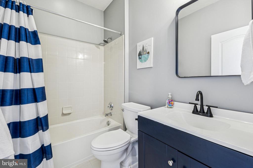 5793 WATERLOO BRIDGE CIRCLE