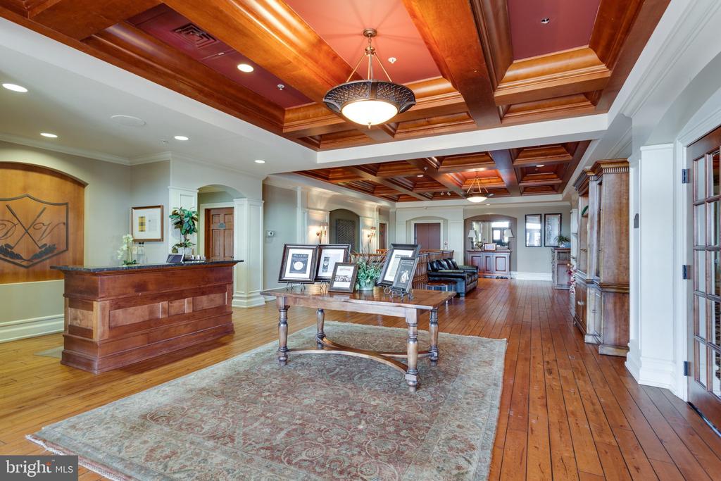 5793 WATERLOO BRIDGE CIRCLE