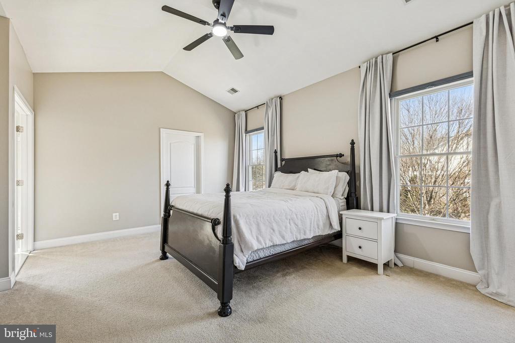 5793 WATERLOO BRIDGE CIRCLE