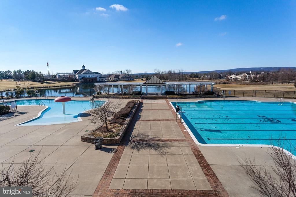 5793 WATERLOO BRIDGE CIRCLE
