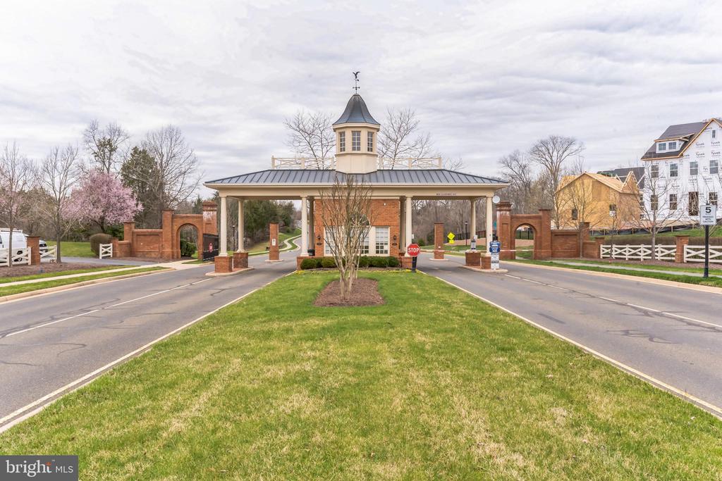 5793 WATERLOO BRIDGE CIRCLE