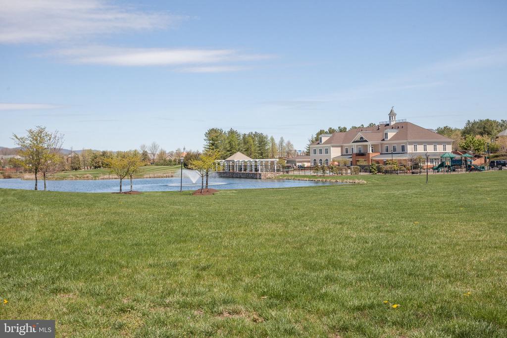 5793 WATERLOO BRIDGE CIRCLE