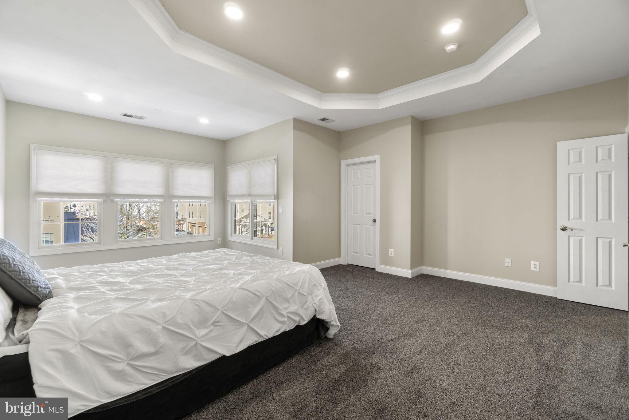 6910 STANWICK SQUARE