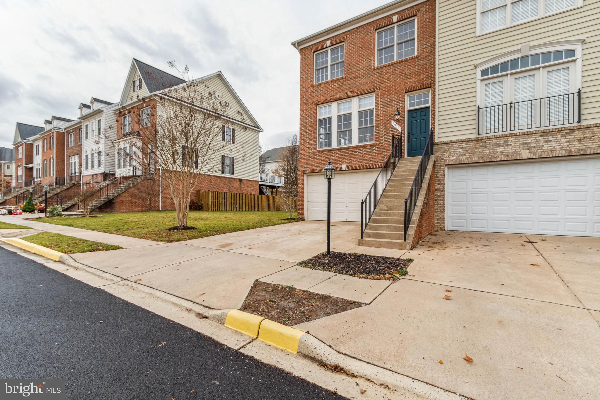 6910 STANWICK SQUARE