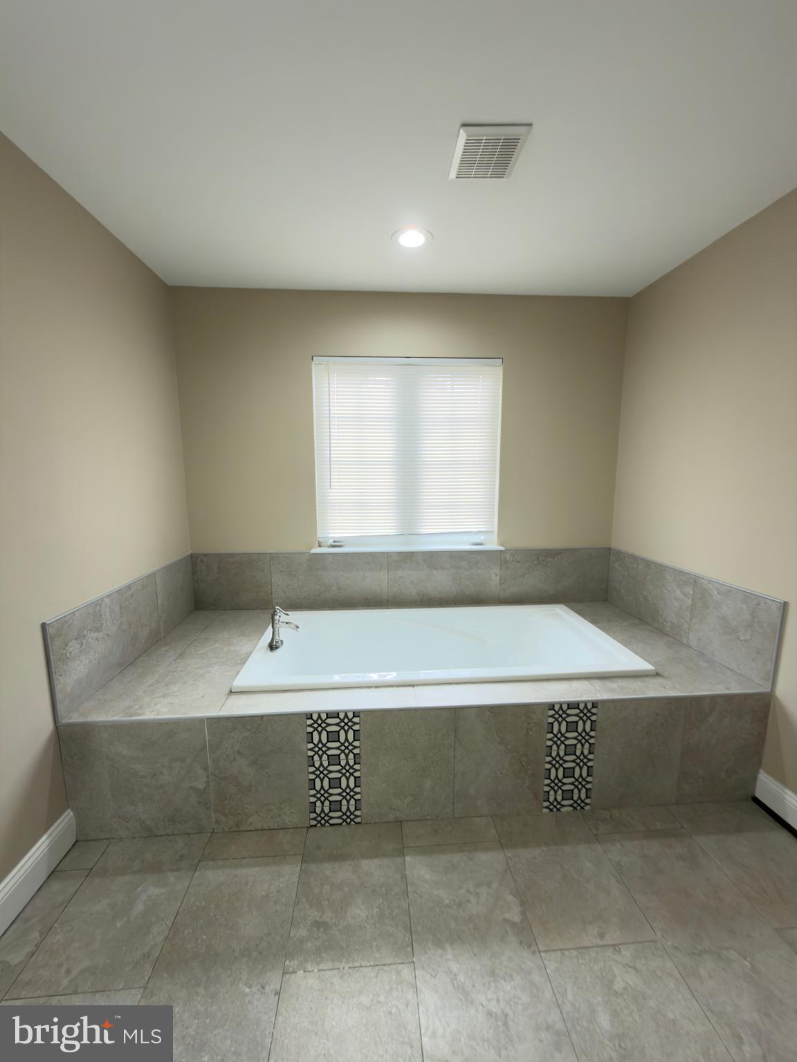 13580 DEN HOLLOW COURT