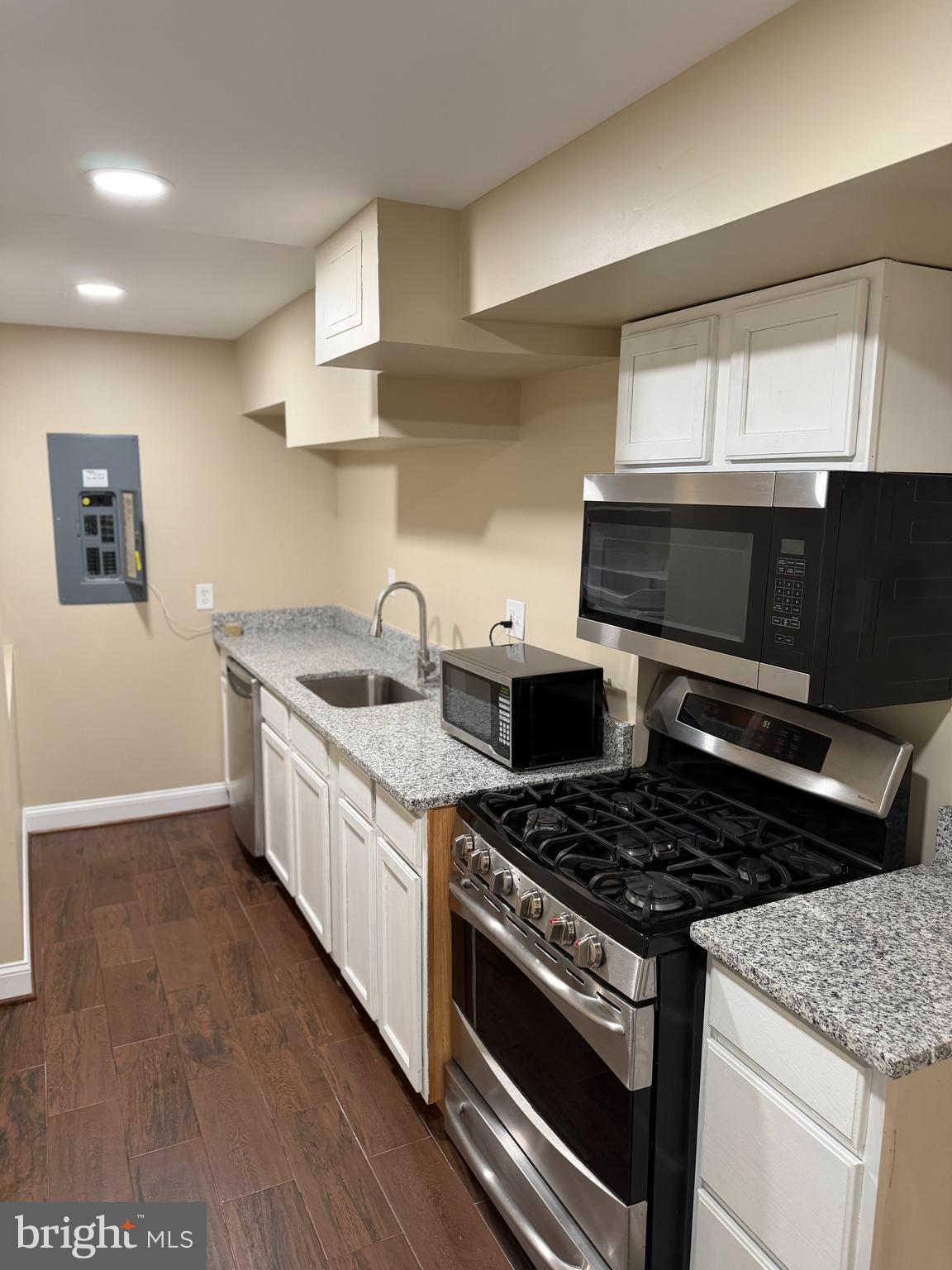 13580 DEN HOLLOW COURT