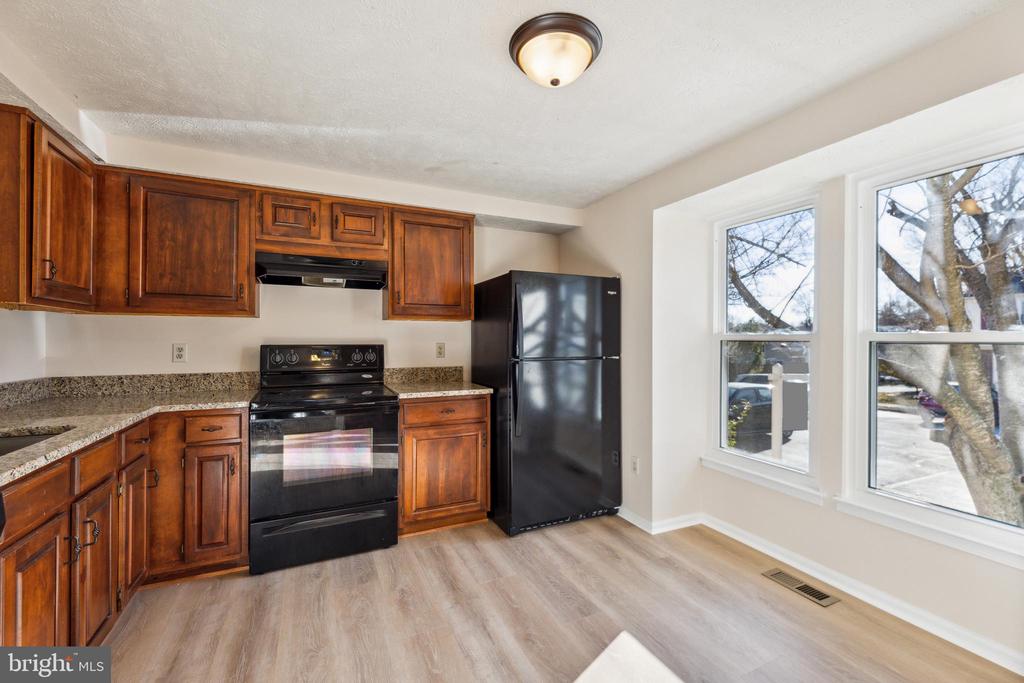 15023 OAK CREST COURT