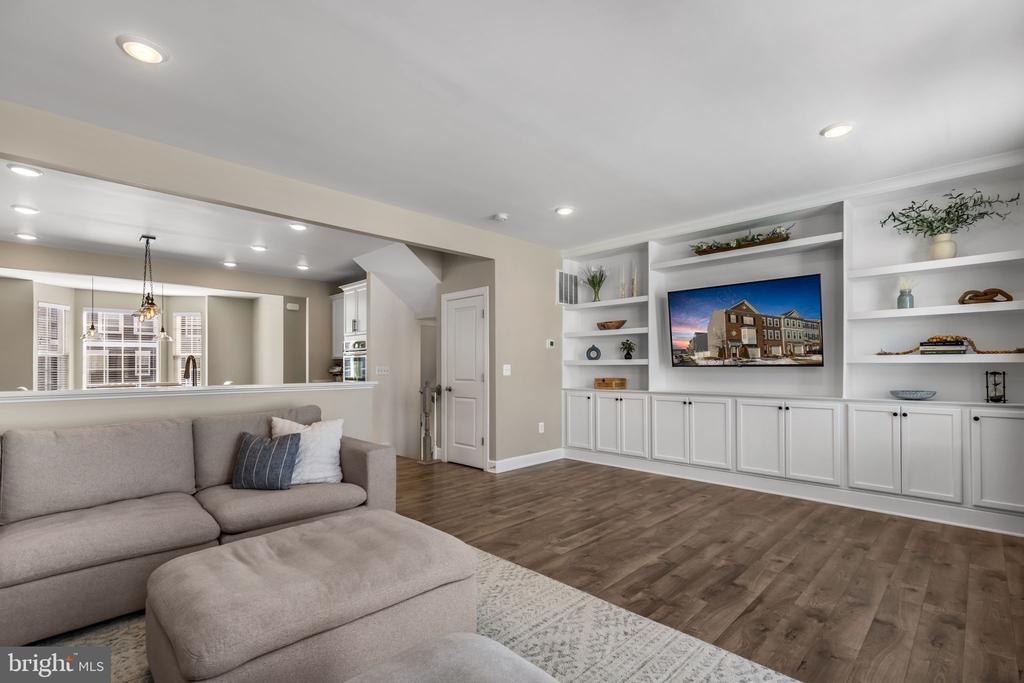 8762 ELSING GREEN DRIVE
