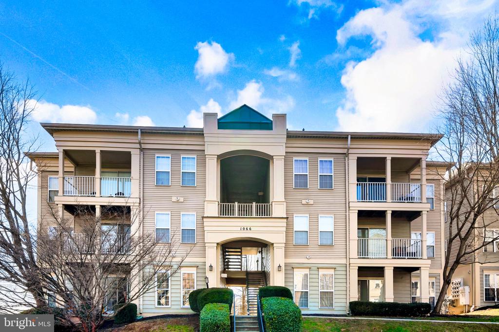 1066 GARDENVIEW LOOP 302