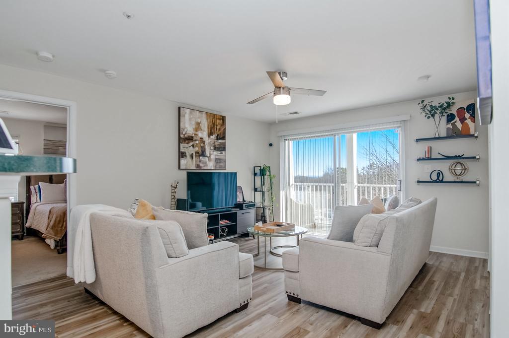 1066 GARDENVIEW LOOP 302