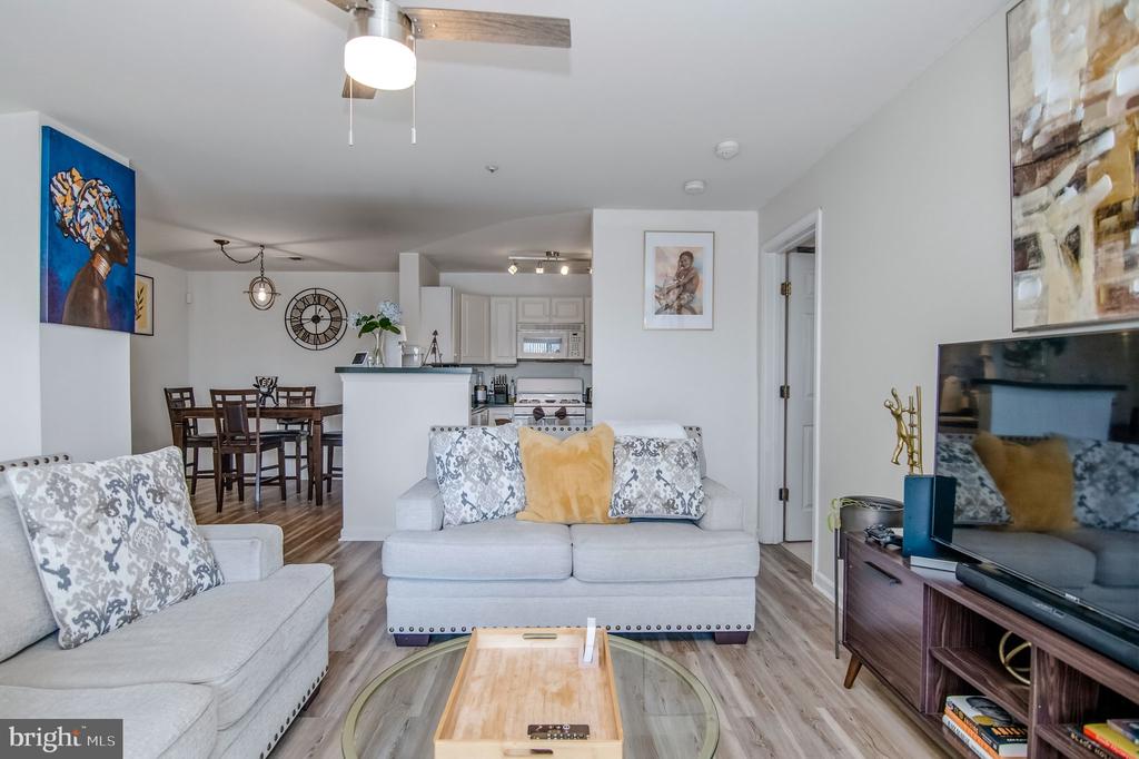 1066 GARDENVIEW LOOP 302