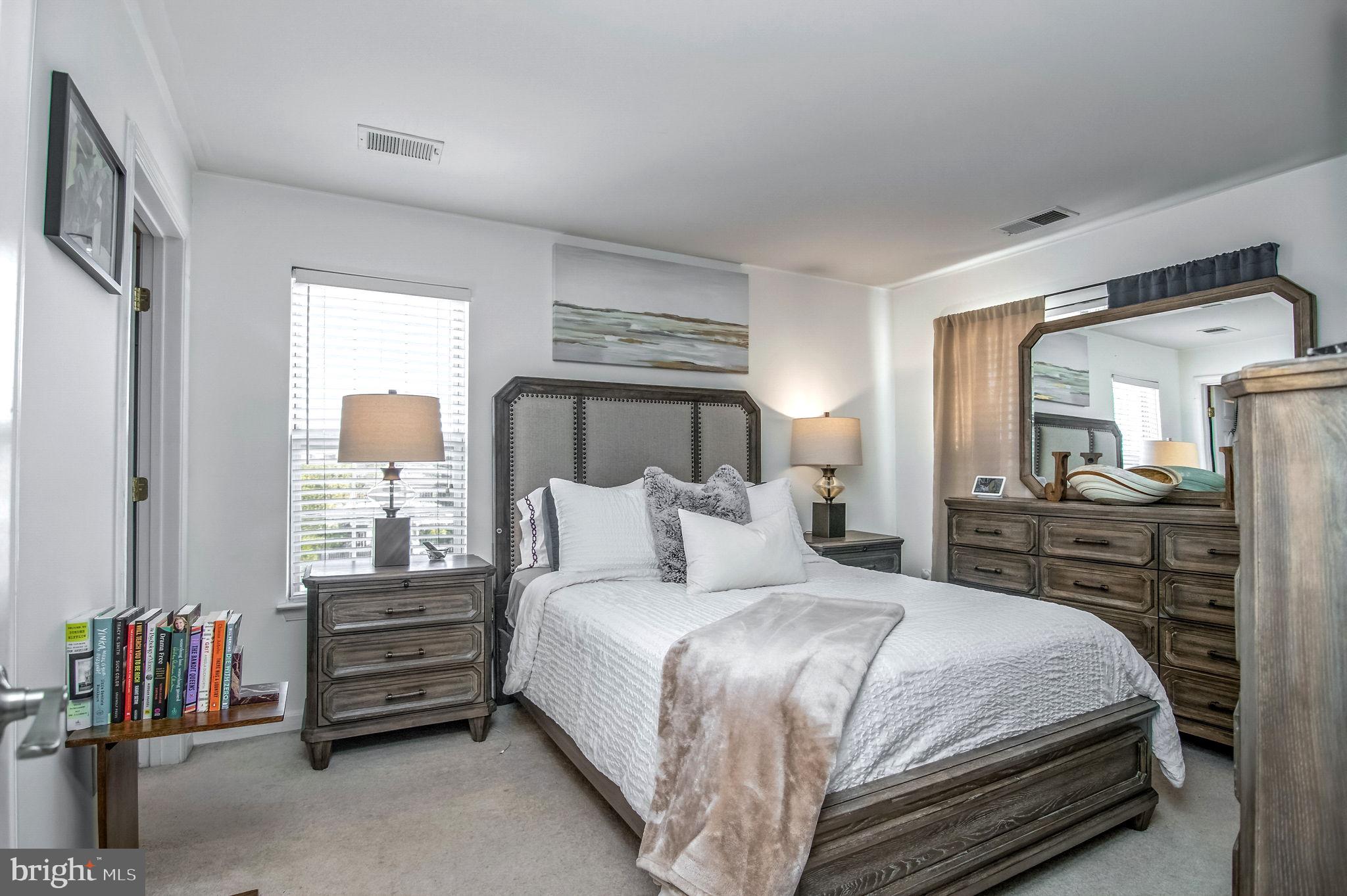 1066 GARDENVIEW LOOP 302