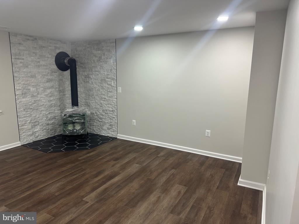 5016 LAMBSGATE LANE