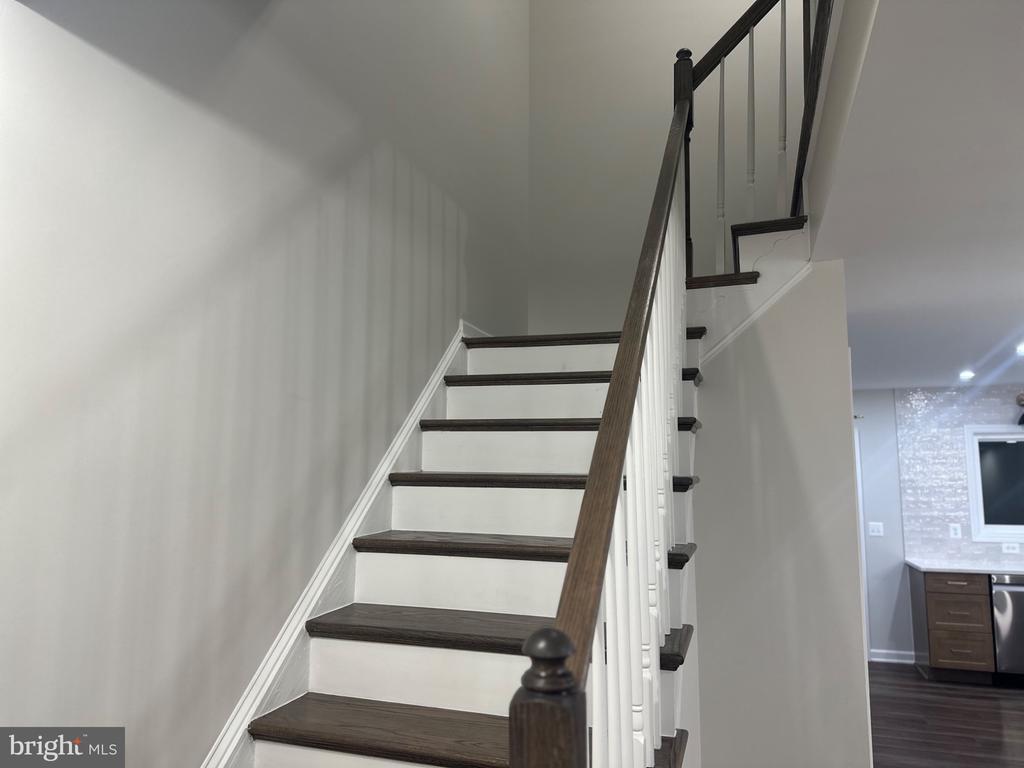 5016 LAMBSGATE LANE