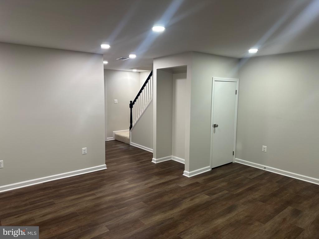 5016 LAMBSGATE LANE