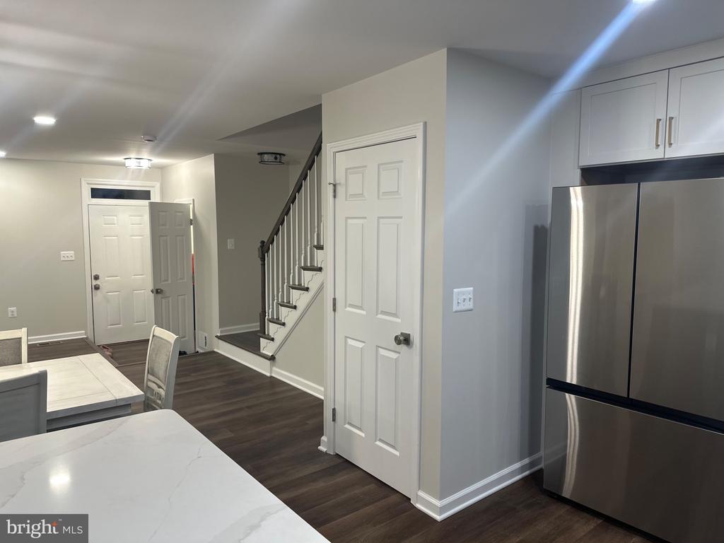 5016 LAMBSGATE LANE