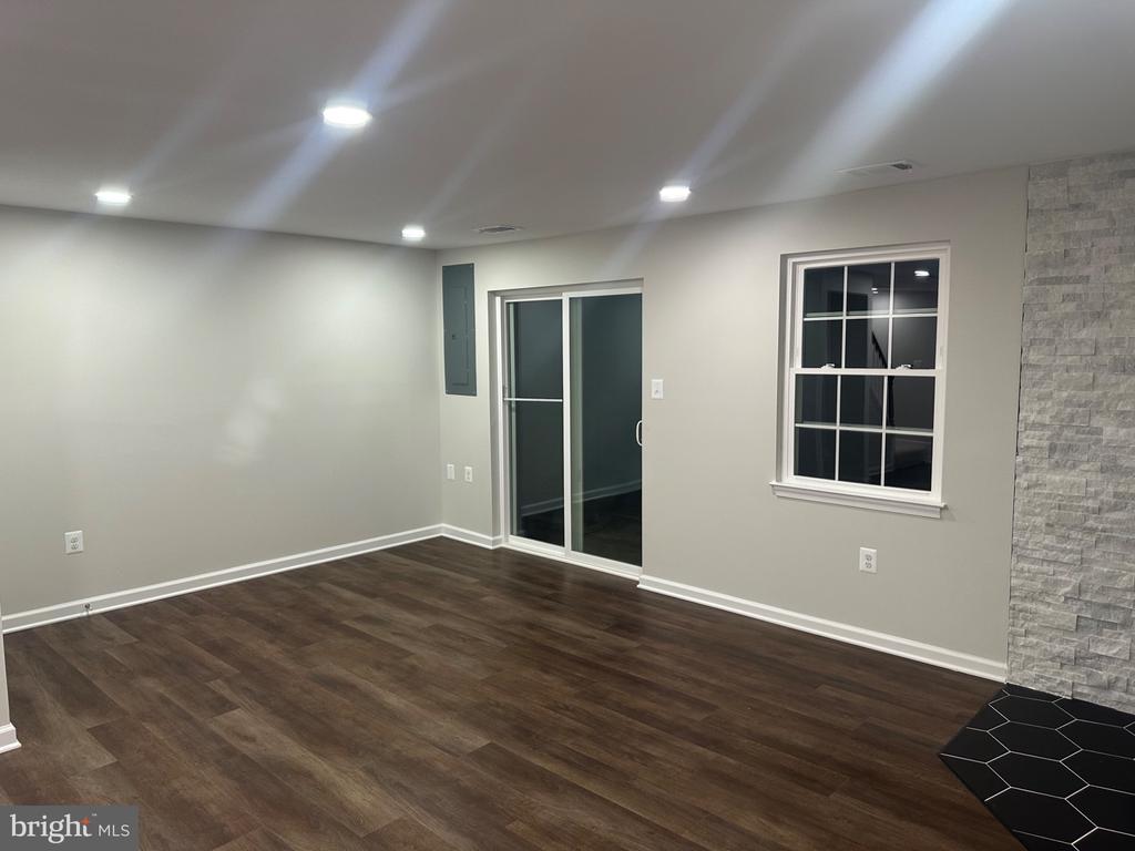 5016 LAMBSGATE LANE