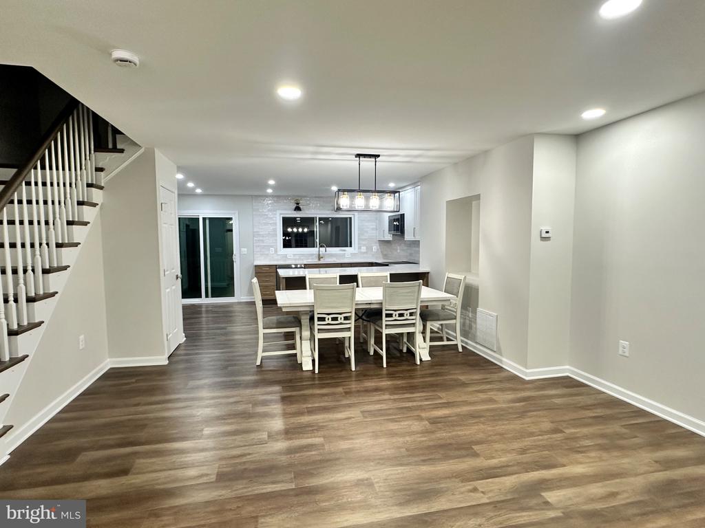 5016 LAMBSGATE LANE