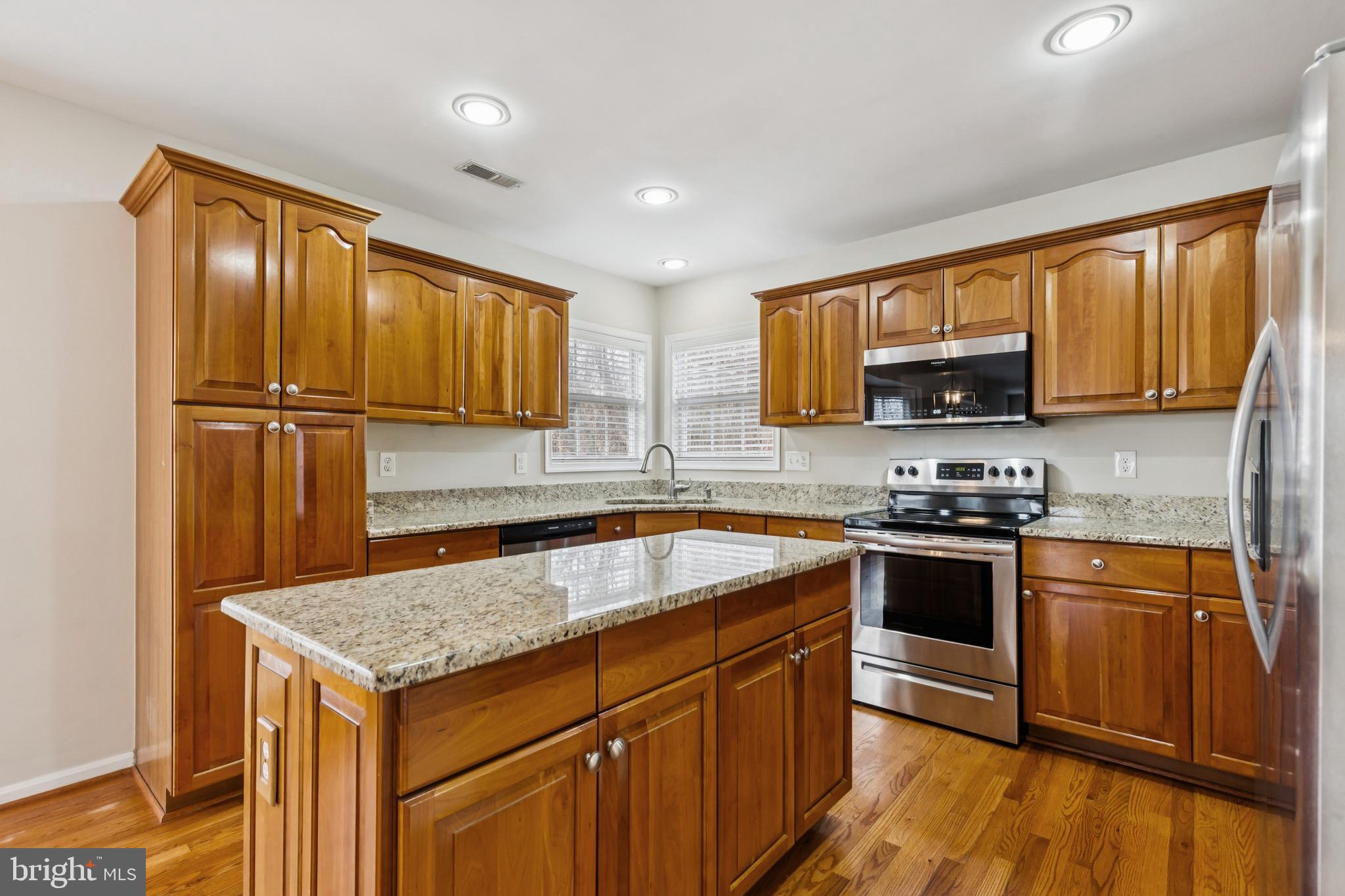 9320 CROSSED SABRES COURT