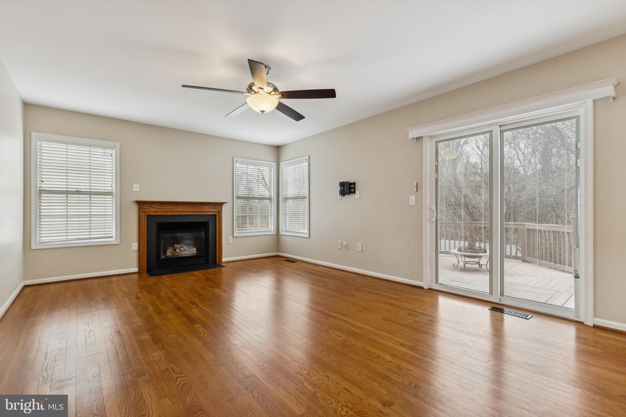 9320 CROSSED SABRES COURT