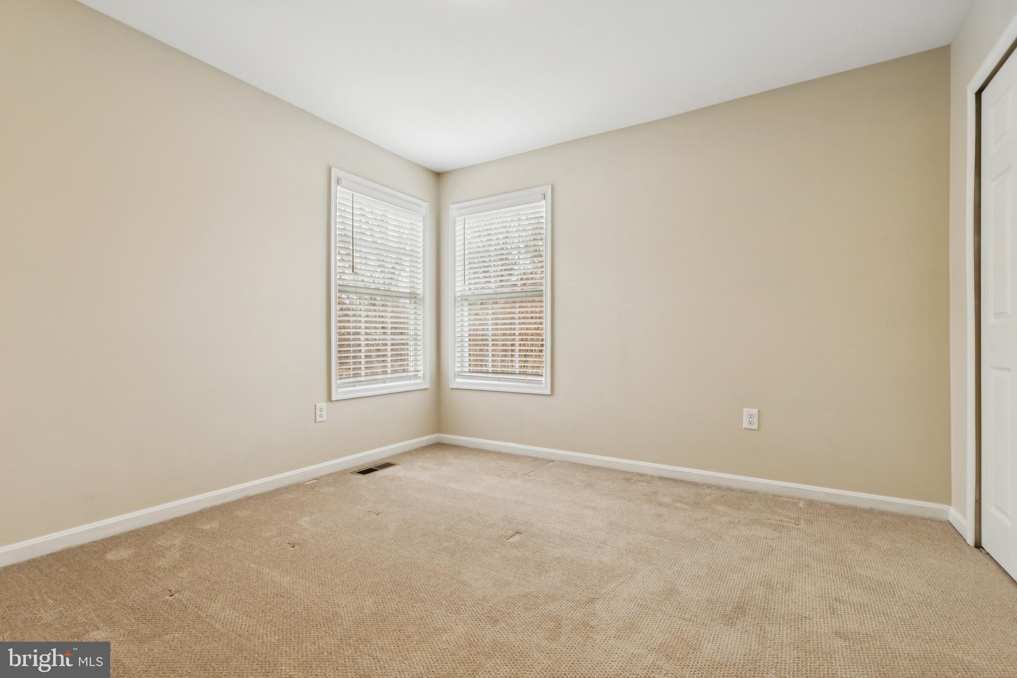 9320 CROSSED SABRES COURT