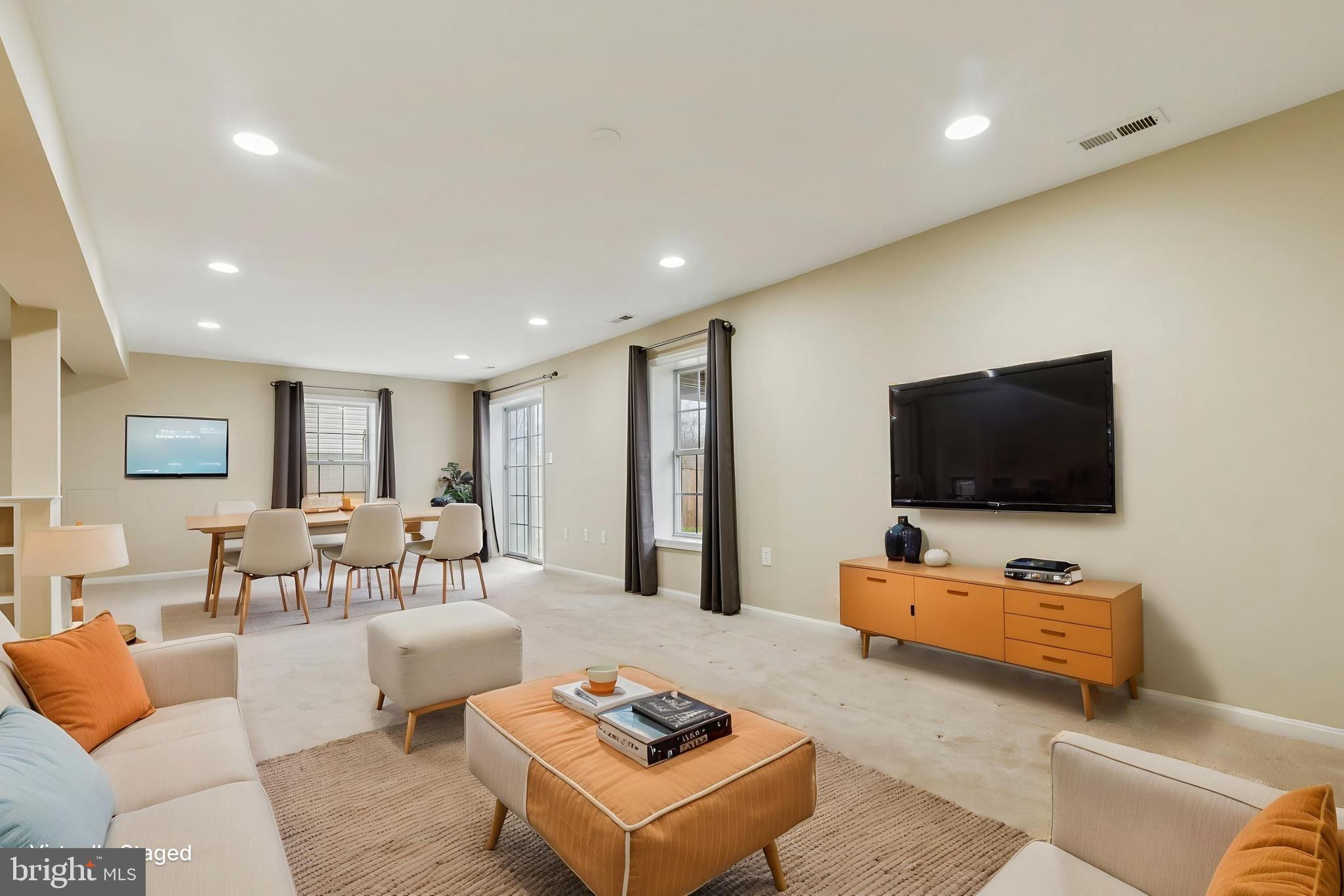 9320 CROSSED SABRES COURT