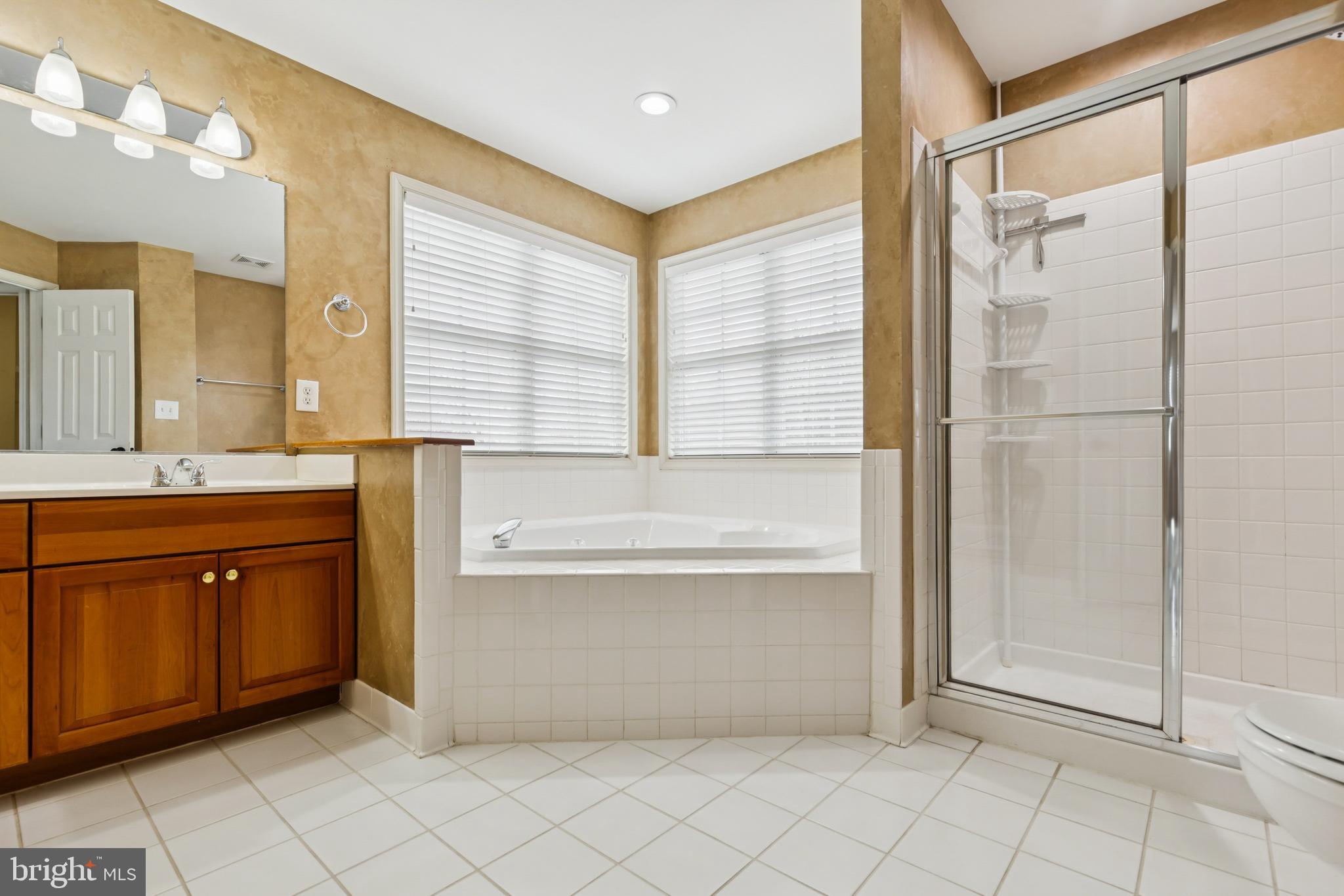 9320 CROSSED SABRES COURT