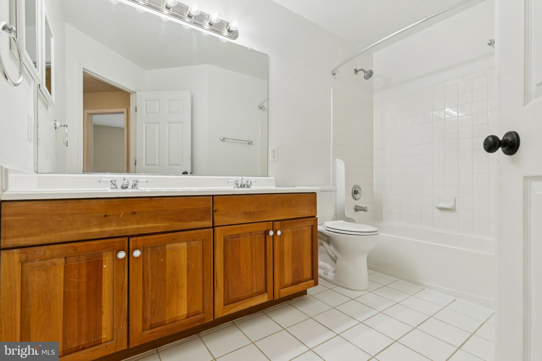 9320 CROSSED SABRES COURT