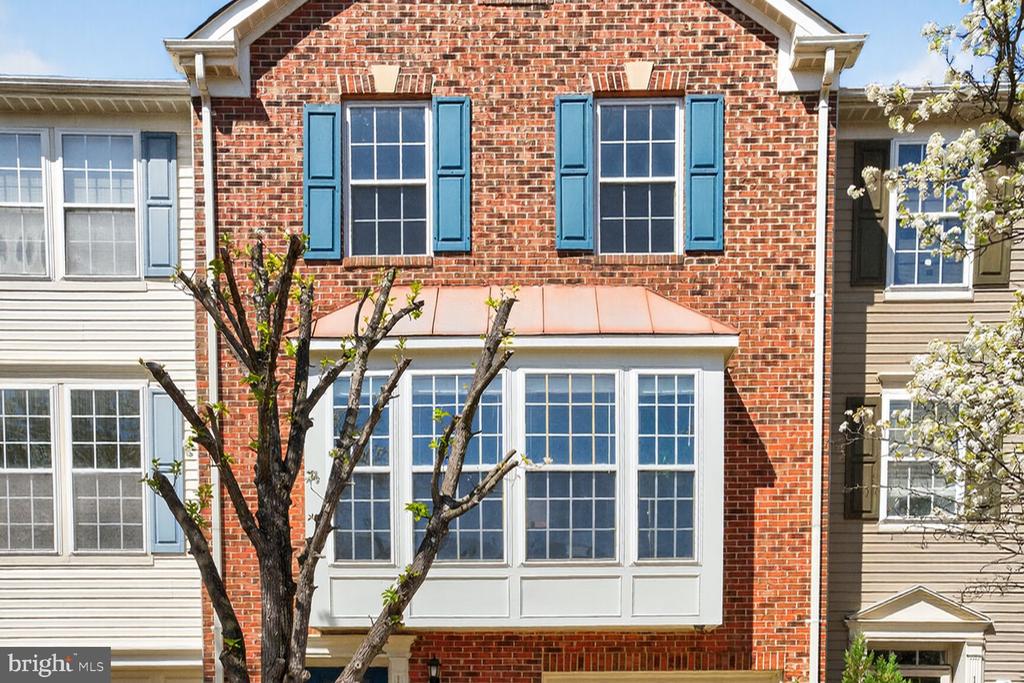 1252 CORBETT PLACE