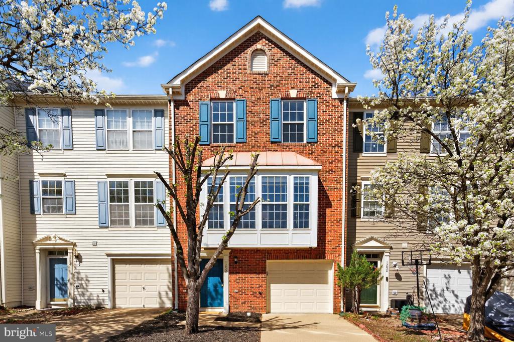 1252 CORBETT PLACE