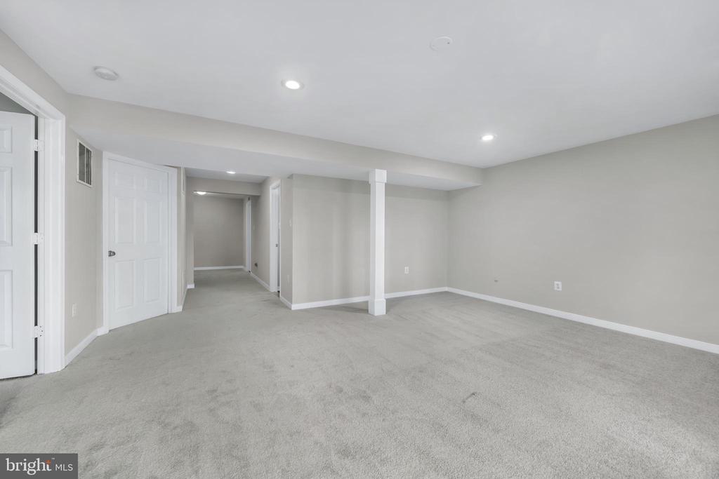 4925 BREEZE WAY