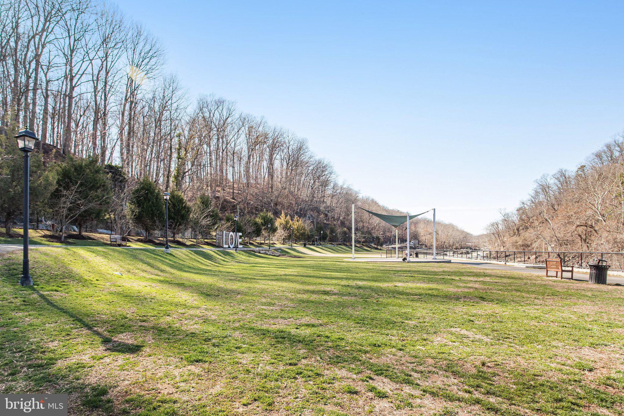 1521 COLONIAL DRIVE 201