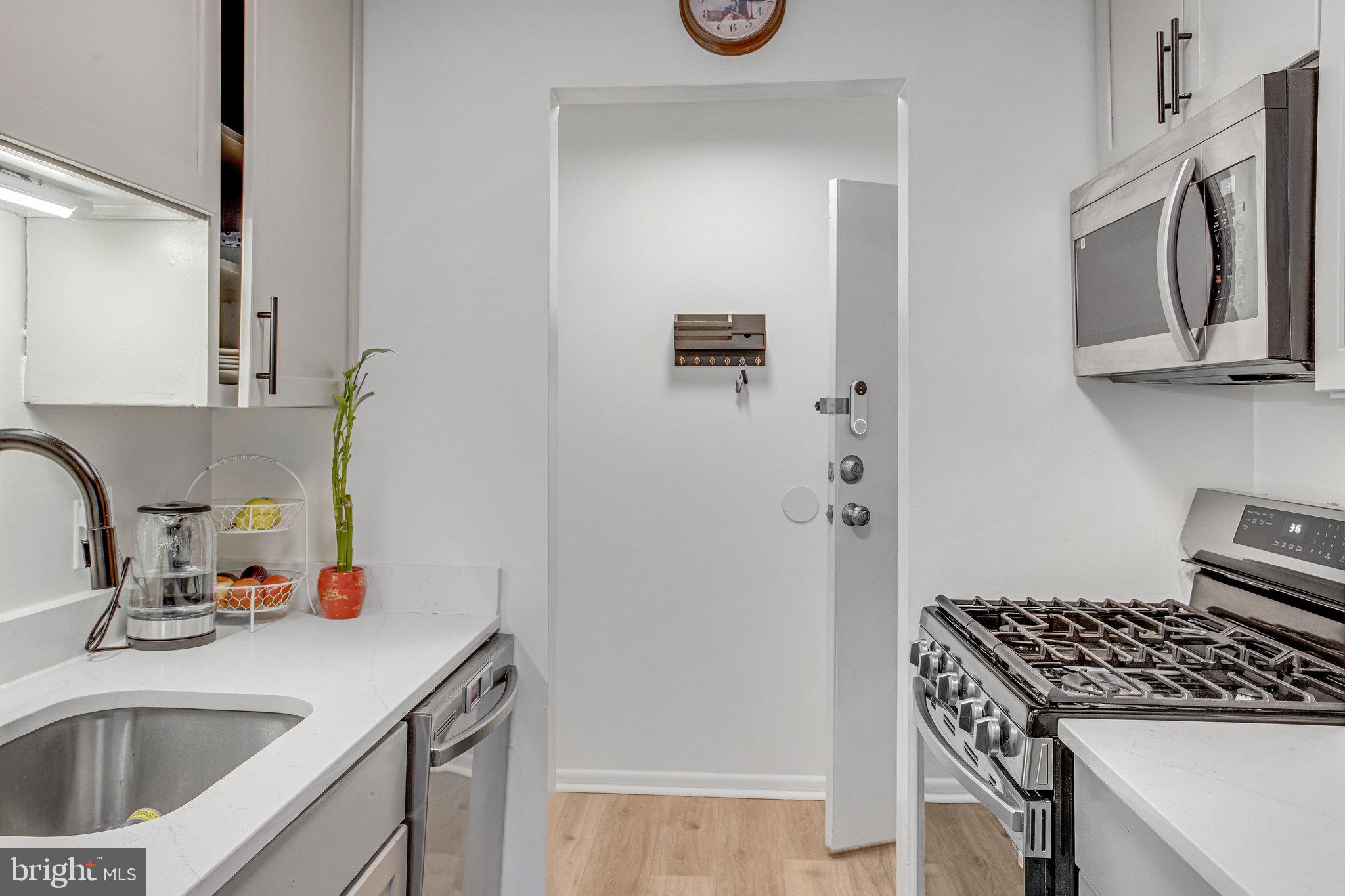 1521 COLONIAL DRIVE 201