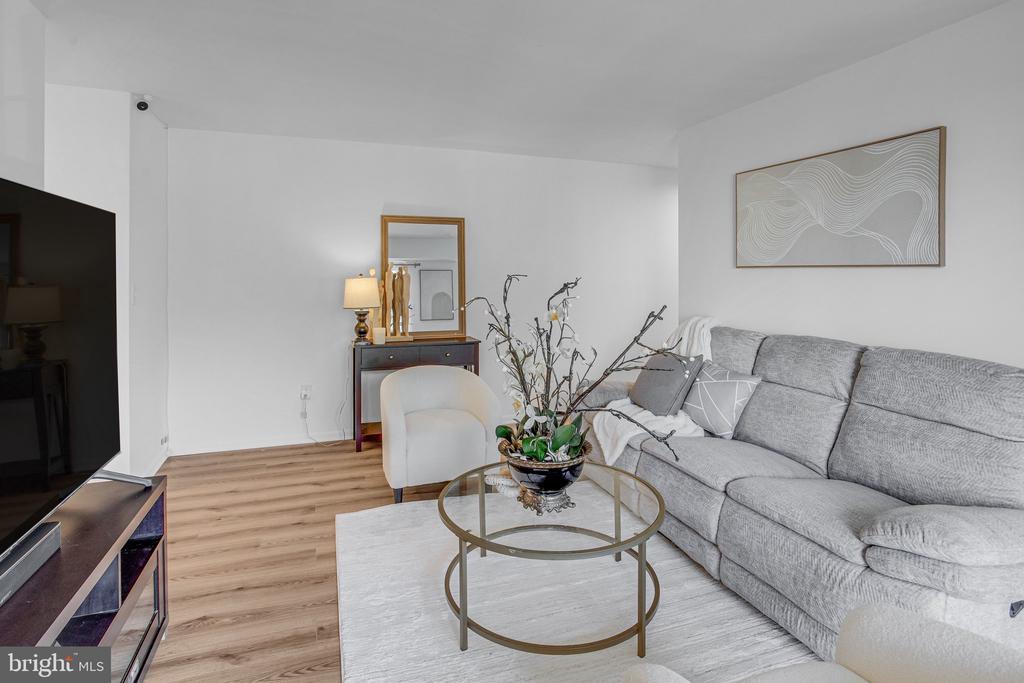 1521 COLONIAL DRIVE 201