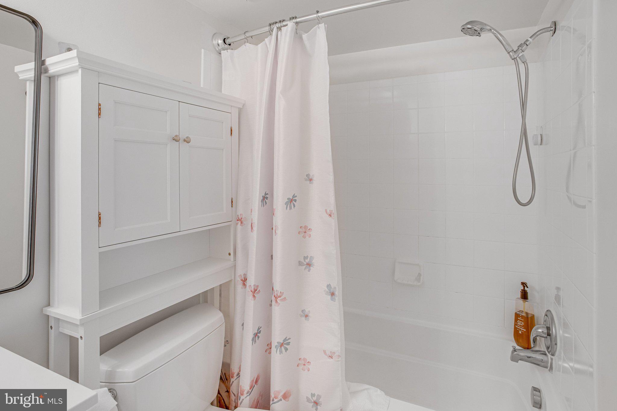 1521 COLONIAL DRIVE 201