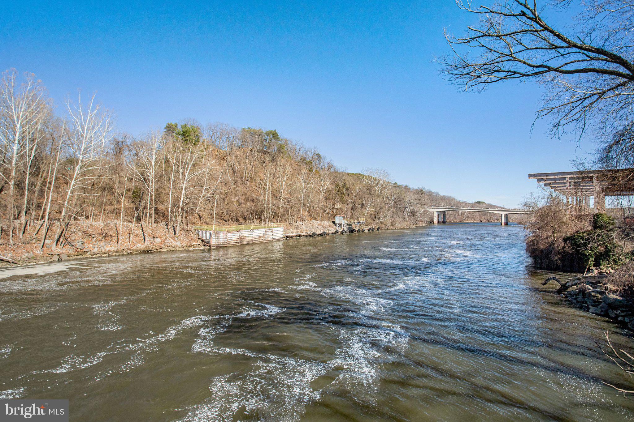 1521 COLONIAL DRIVE 201