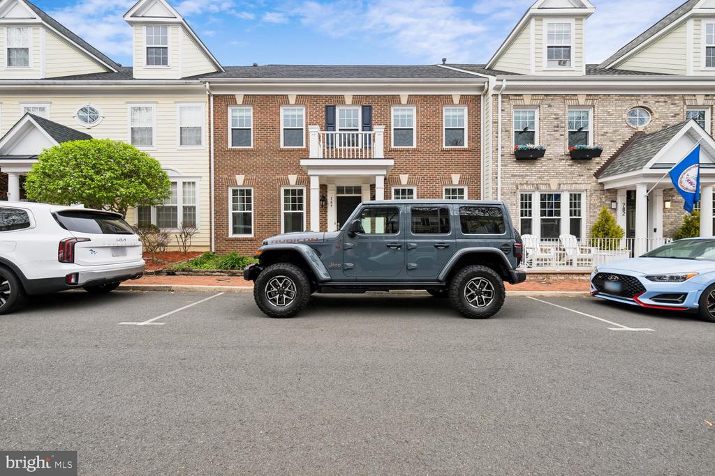 784 MONUMENT AVENUE