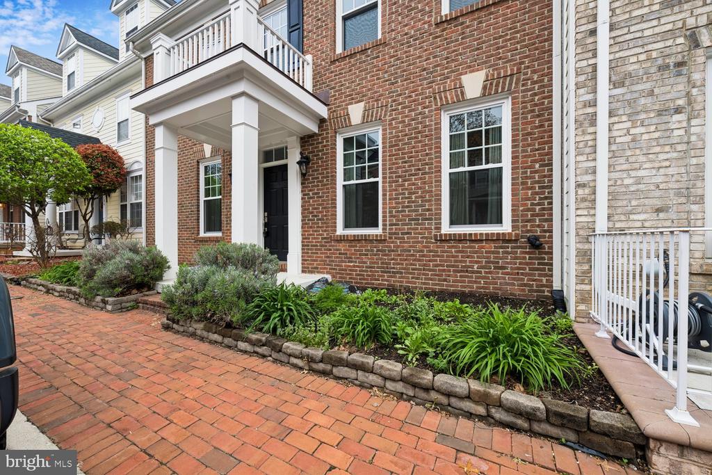 784 MONUMENT AVENUE