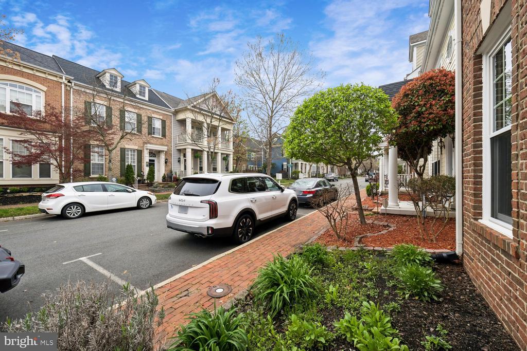 784 MONUMENT AVENUE