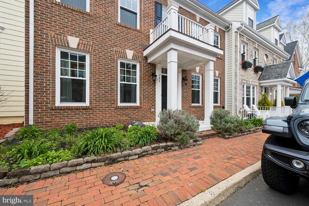 784 MONUMENT AVENUE