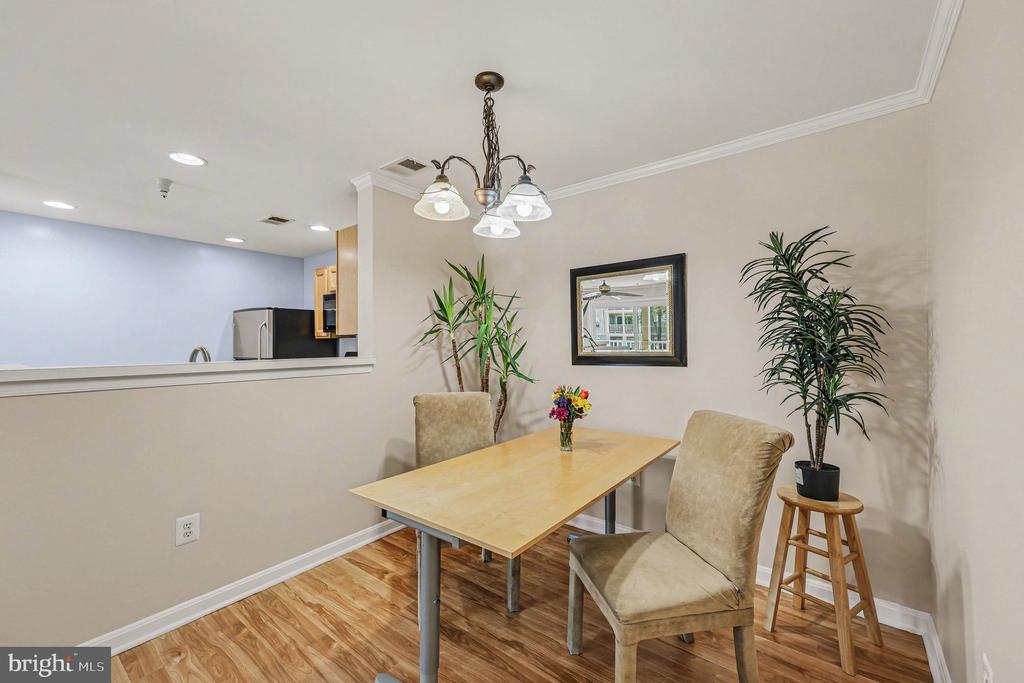 1067 GARDENVIEW LOOP 201