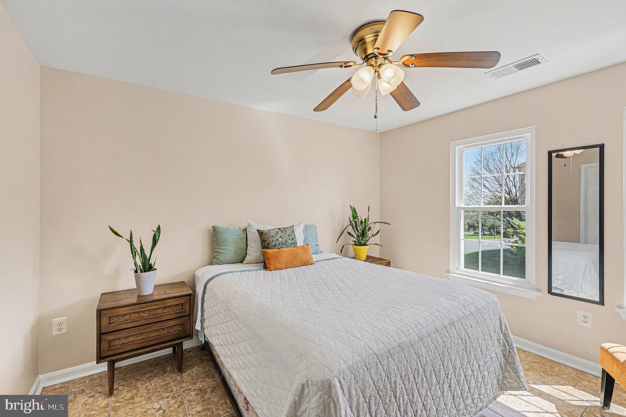 1067 GARDENVIEW LOOP 201