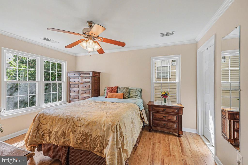 1067 GARDENVIEW LOOP 201