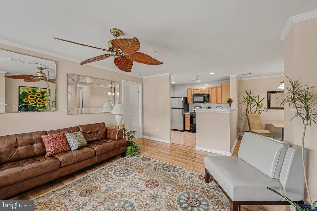 1067 GARDENVIEW LOOP 201