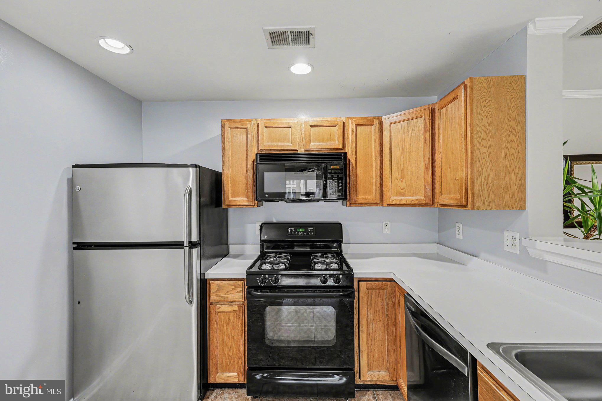 1067 GARDENVIEW LOOP 201