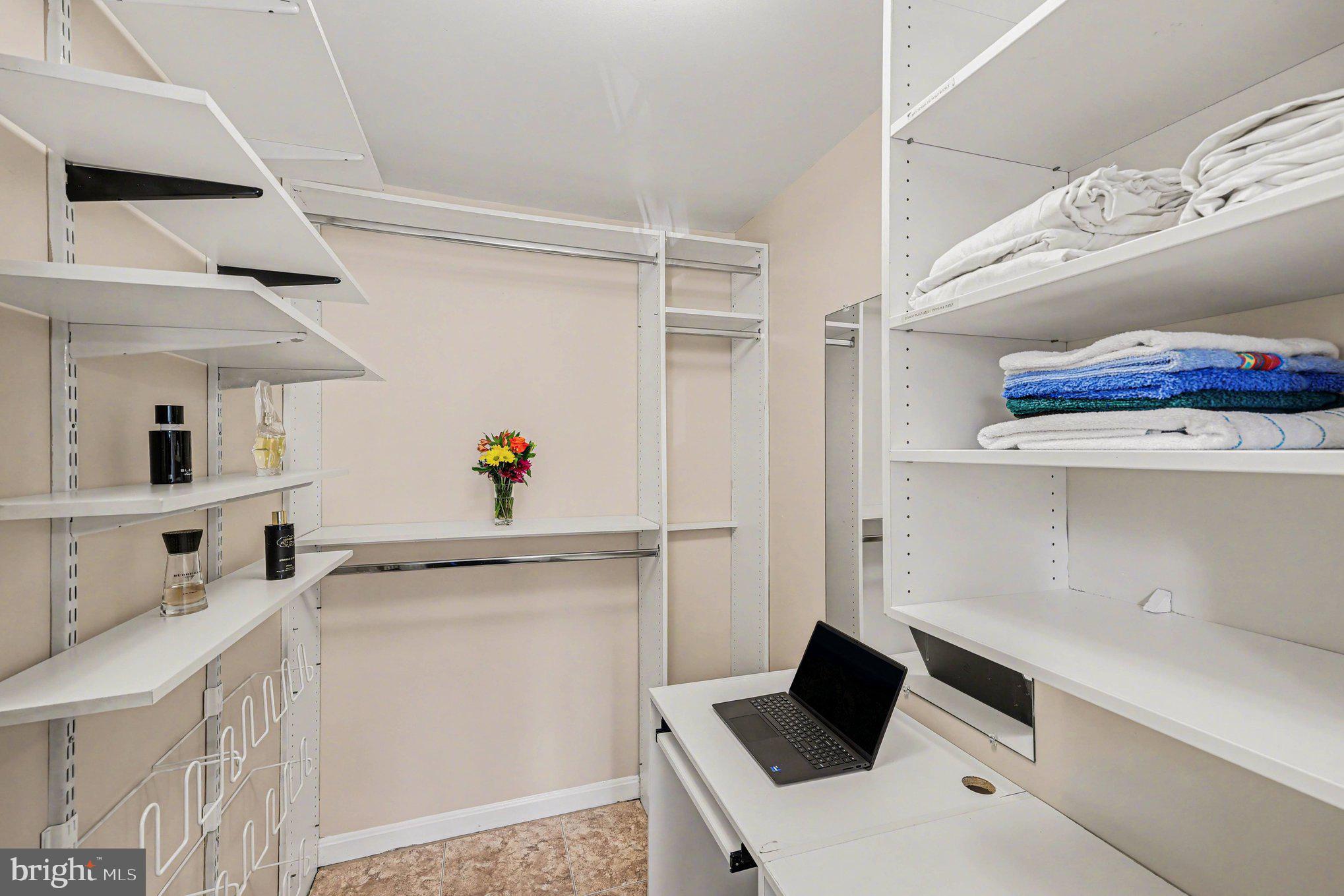 1067 GARDENVIEW LOOP 201