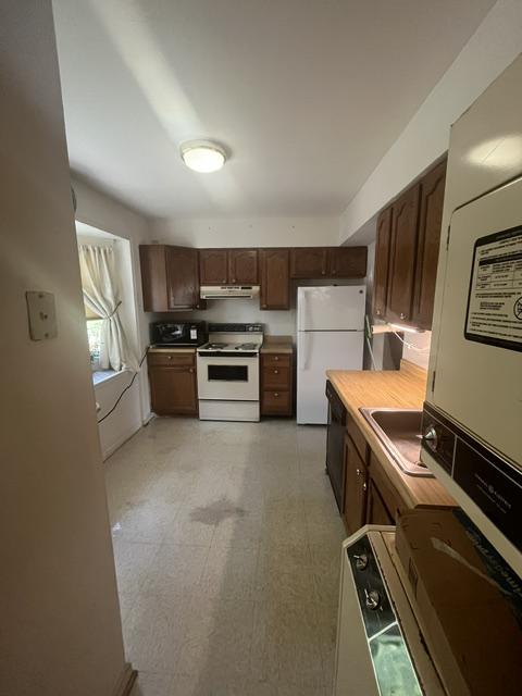 7911 MEADOW COURT